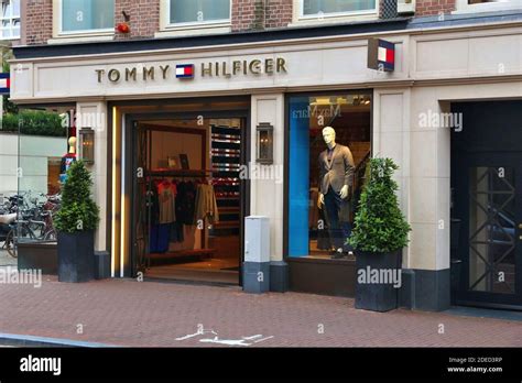 Tommy Hilfiger Amsterdam Openingstijden, P.C. Hooftstraat 125.